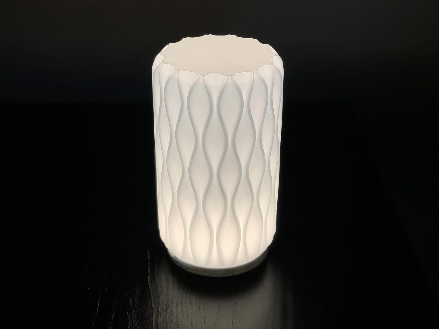 Modern Nordic Ripple Glow Table Lamp – Elegant LED Bedside Night Light ✨